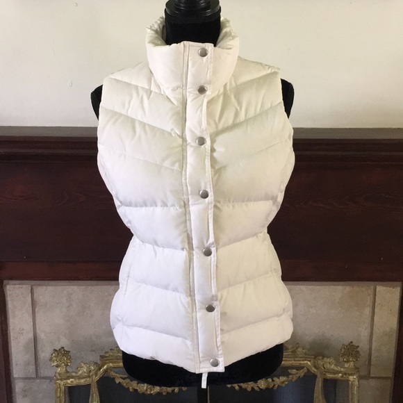 J. Crew Jackets & Blazers - 🦊 J. Crew white puffer vest. Gently worn twice.